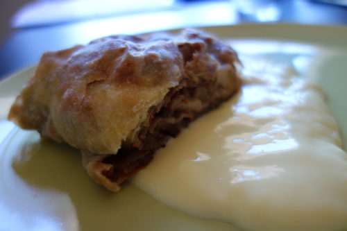 Apfelstrudel mit Vanillesauce